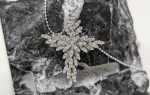 Colgante Frozen de oro blanco con brillantes