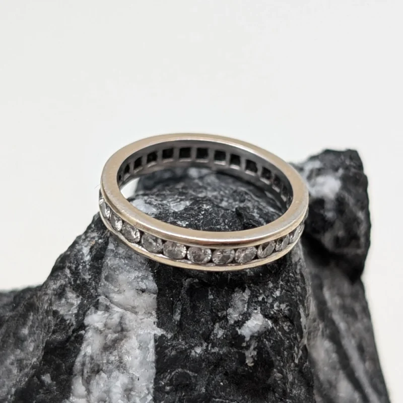 Anillo Pau de oro blanco con brillantes