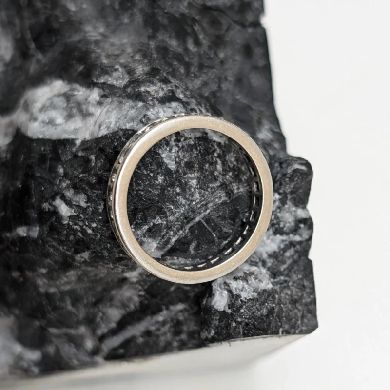 Anillo de oro blanco con brillantes Pau